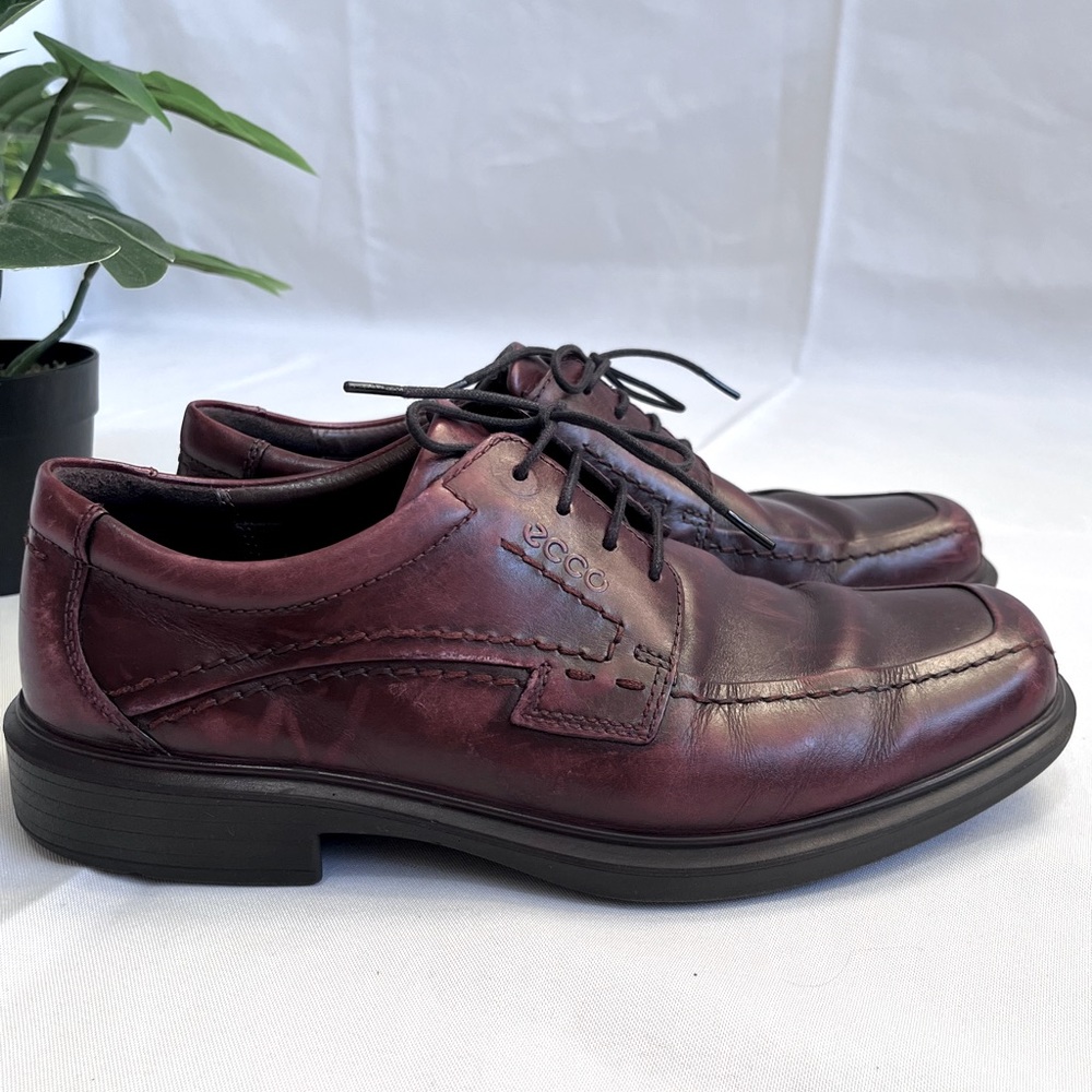 Ecco men’s brown (burgundyish) dress shoes size 40